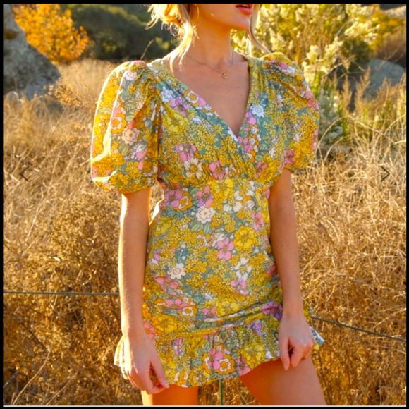 RAHI Dresses & Skirts - NWT RAHI Floral Puff Sleeve “You make me look pretty “ Dress